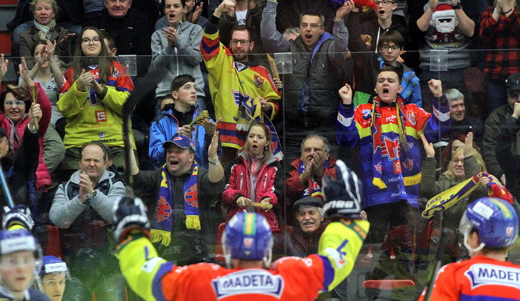 Předvánoční hokej s Kladnem fanoušky bavil